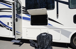 BRAND NEW Family Friendly Class A RV, Sleeps 8