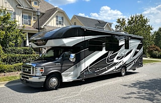 'Maverick' Sleeps 8! Loaded with Comfort Amenities