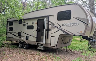 2018 Rockwood fifth wheel bunks