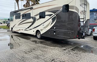 2019 Thor Motor Coach Hurricane 35M