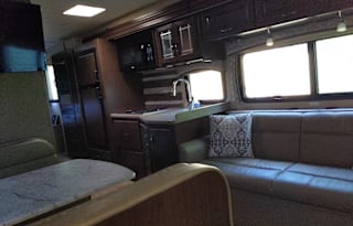 2019 Thor Motor Coach Chateau 31Y