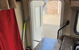 Neat 24ft class C, easy, comfy getaway!