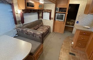 Fully Furnished 32' Cherokee , Pet Friendly