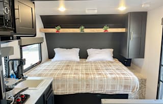 Keystone RV trailer Sleeps 7 Lightweight