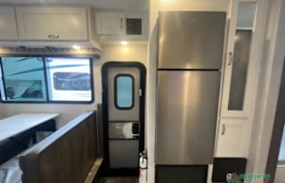 The Cozy Cottage on wheels! Glamping done right!