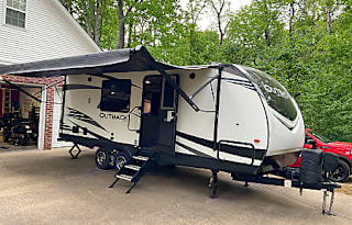 Very comfy couples camper.  Pet friendly too!!