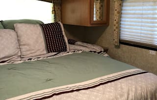 2012 Thor Cheateau 31F  Like NEW