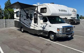 2015 Forest River Forester - Kid and pet friendly!