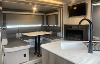 Cruisin' Comfort: Salem Cruise Lite with Slide-out