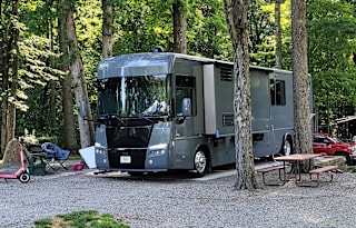 Fully Loaded Winnebago Tour bus 40'