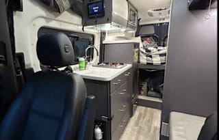 Ultimate Adventure Van - 4x4 with Starlink
