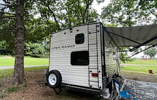 Murphy bed & Bunk BEDS! Dog friendly mini camper!