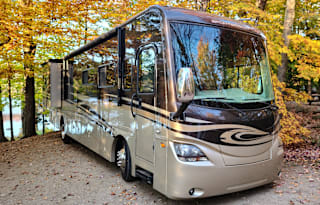 2012 Coachmen King Suite w Bunk Beds Sportscoach