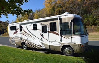 2005 Dolphin Motor Coach Dolphin A