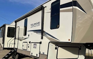 2022 Wildwood Heritage Glen 369BL