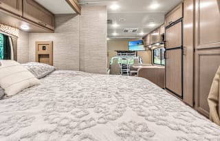 27: *NEW*2022 Thor LUXURY KING Bed,8 Sleeper,Solar