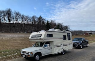 1989 Dolphin Motor Coach National Traveller Std. Model
