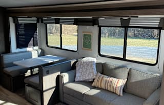 2021 Cruiser MPG - Private Bunk Room! King Bed!