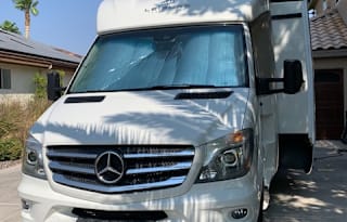 2017 Leisure Travel Unity U24MB