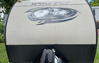 Very nice Cherokee wolf pup travel trailer