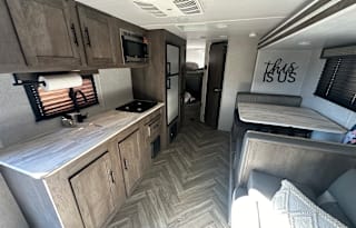 Turn Key stocked 35' bunk house travel Trailer