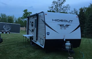 Compact lightweight camper for couples or 5 people