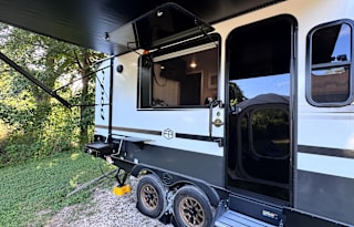 2025 R POD-197  The perfect couples camper!