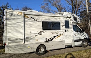 Winnebago Navion 24H