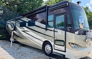 2012 Tiffin Phaeton HAL724