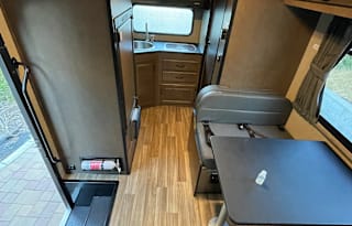 2020 Tiffin Wayfarer 19 tm 19' Great for 1st timer