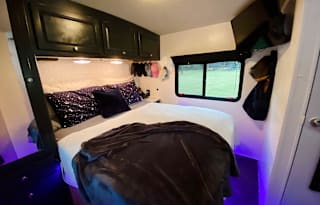 Updated 2009 Winnebago Chalet Chalet 30RB