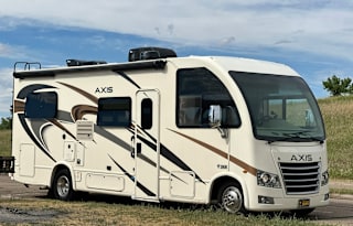 'Trippin' 2021 Thor Axis ACO1155