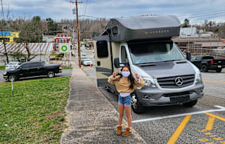 2019 Winnebago Navion 24D