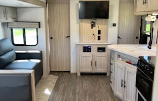 Adventure-Ready! 2023 Shadow Cruiser 280QBS