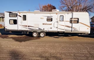 2011 Forest River Wildwood 29QBBS. Bunkhouse! Cody