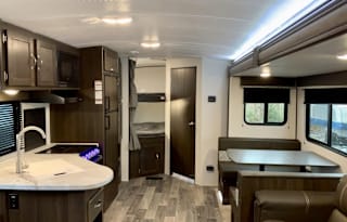 Michie Made Fun - Pet + Kid Approved Camper Rental