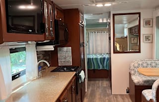 Thor Class C - With 2 Electric Bikes and Fire Pit