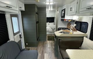 2007 Dutchman Express 6.0 Workhorse Pet Friendly