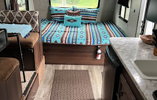 2018 Jay Flight - Queen bed 10” Serta Memory Foam