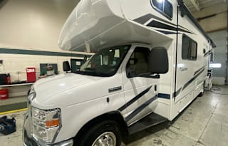 2023 Coachman Freelander 31FS - Spacious and Comfy
