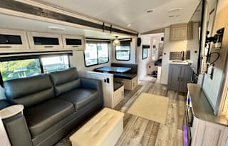 Fun Family Trailer! '22 Sundance Ultra Lite