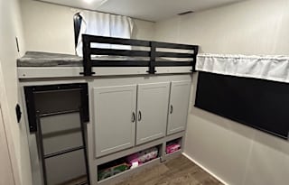 Patterson Paradise! Delivery only, 2 bedrooms