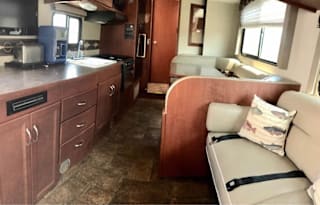 Family travel in comfort - Winnebago Minnie Winnie