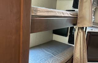 2020 Thor Motor Coach Chateau 31E-with bunk beds!