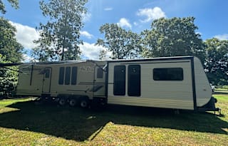 2024 Hy-Line Enterprises Hy-Line Park Trailers 44H