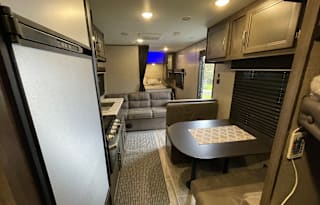 Spacious Clean New 29' Jayco RockyMountain Trailer