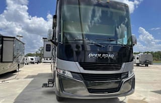 Beautiful luxury RV is Kid and Pet friendly!
