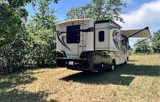 The Lone Star Lodge – Tailgate-Ready, Pet-Friendly