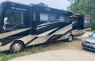 2010 Fleetwood Fiesta, 3 Slide Outs, Class A