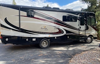 2014 Fleetwood RV Bounder Classic 30T